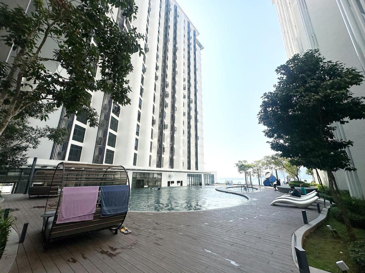 The Shore Kota Kinabalu City Centre By Lw Suites Exterior photo