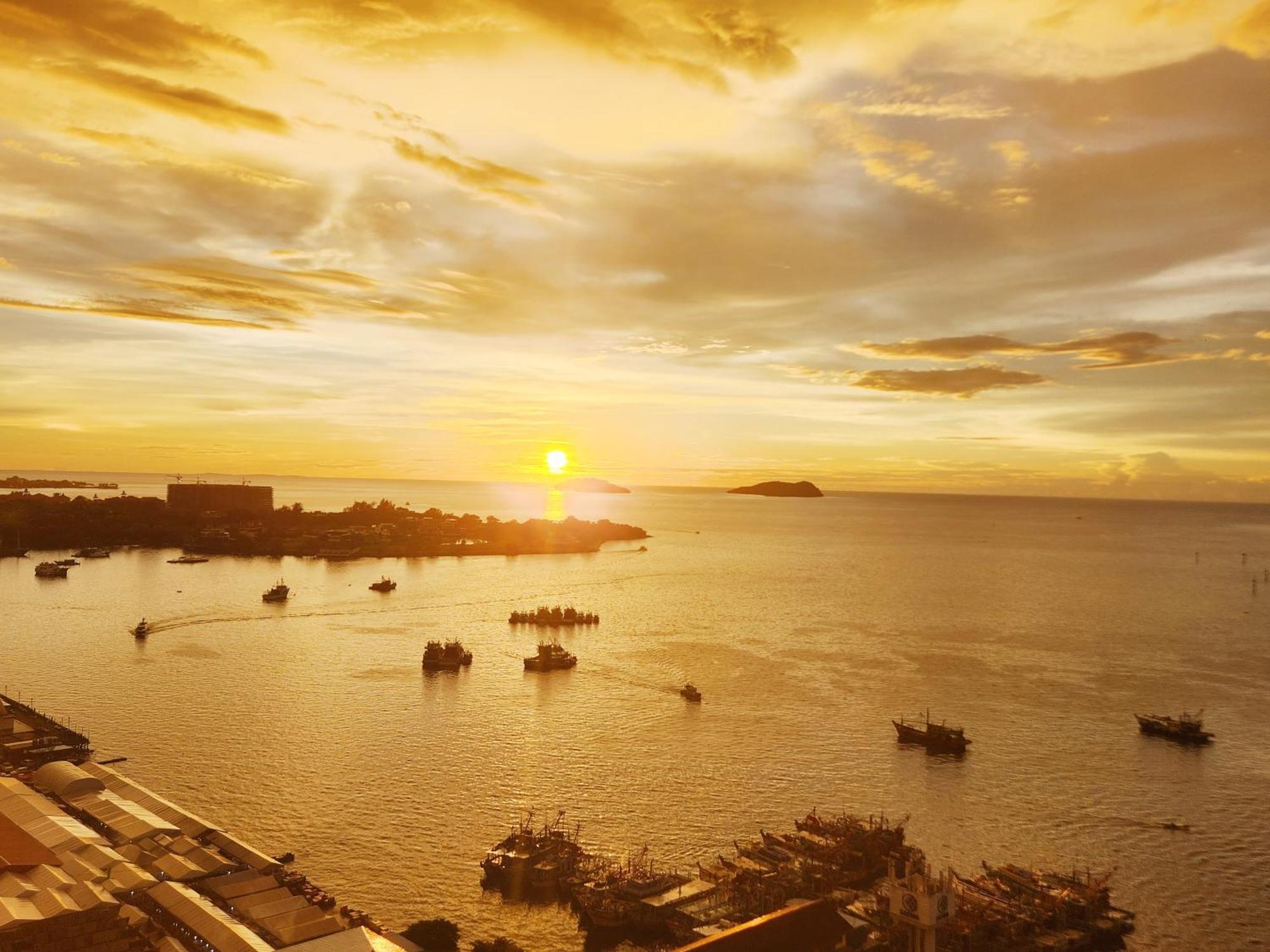 The Shore Kota Kinabalu City Centre By Lw Suites Exterior photo