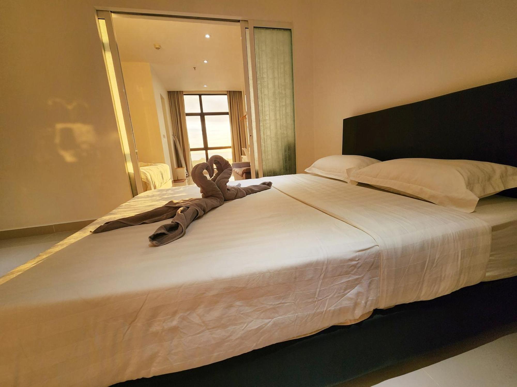 The Shore Kota Kinabalu City Centre By Lw Suites Exterior photo