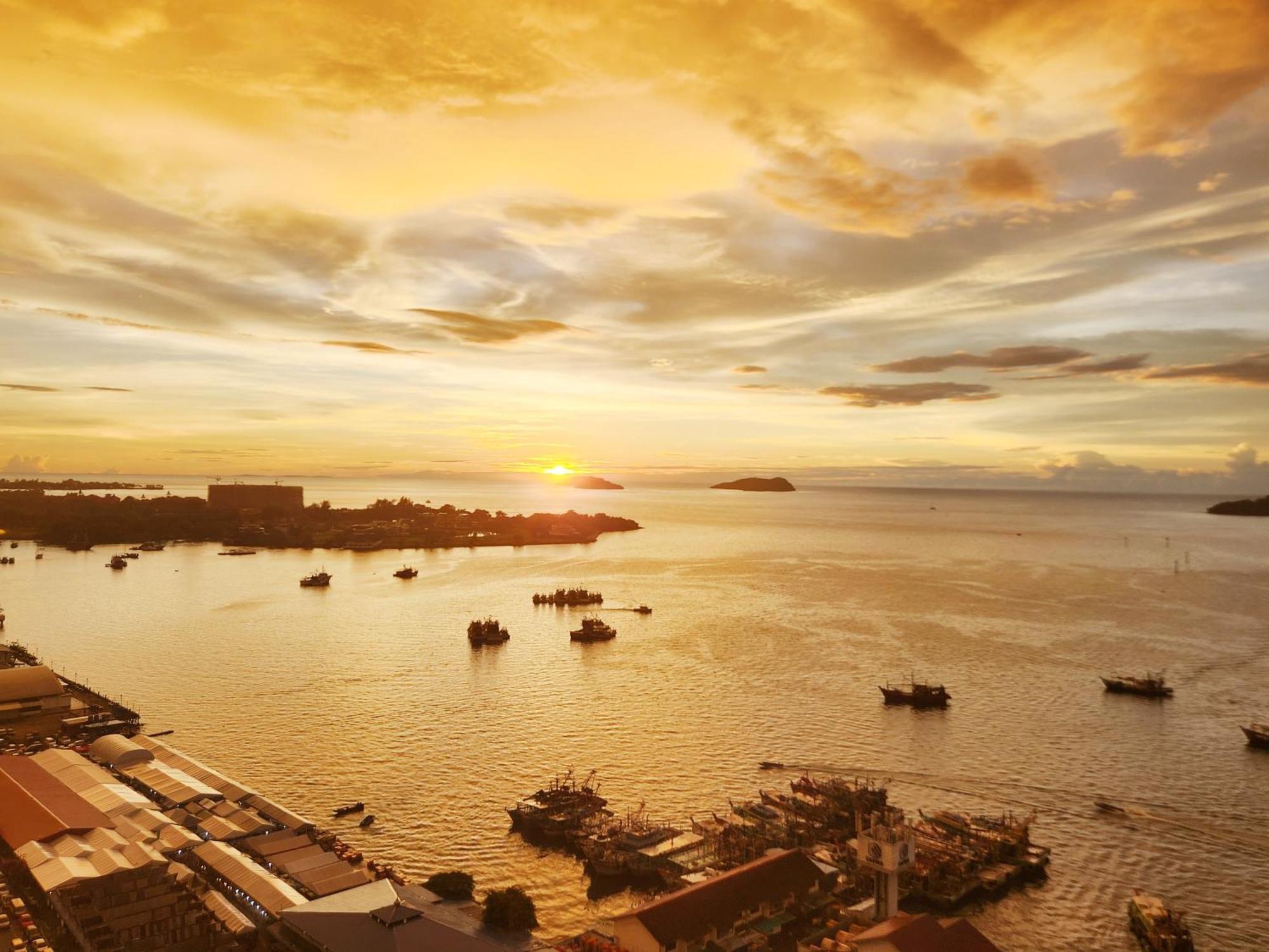 The Shore Kota Kinabalu City Centre By Lw Suites Exterior photo