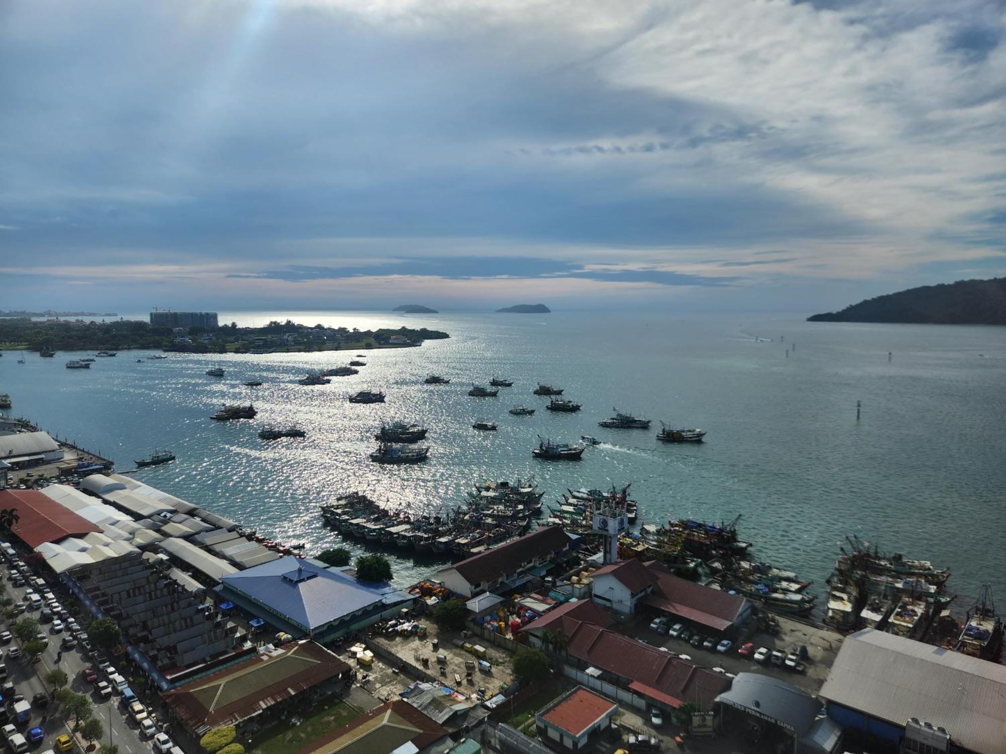 The Shore Kota Kinabalu City Centre By Lw Suites Room photo