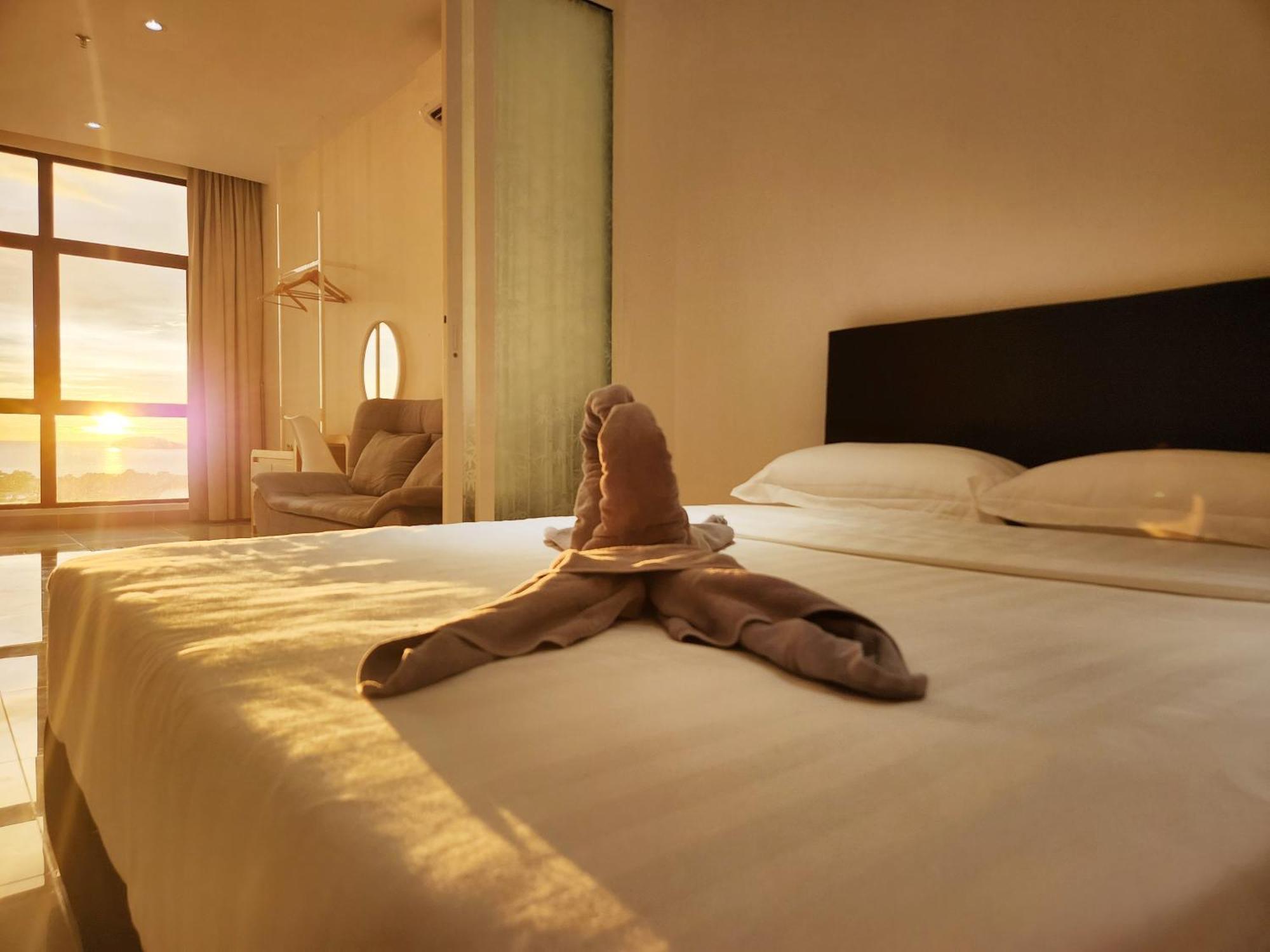 The Shore Kota Kinabalu City Centre By Lw Suites Room photo