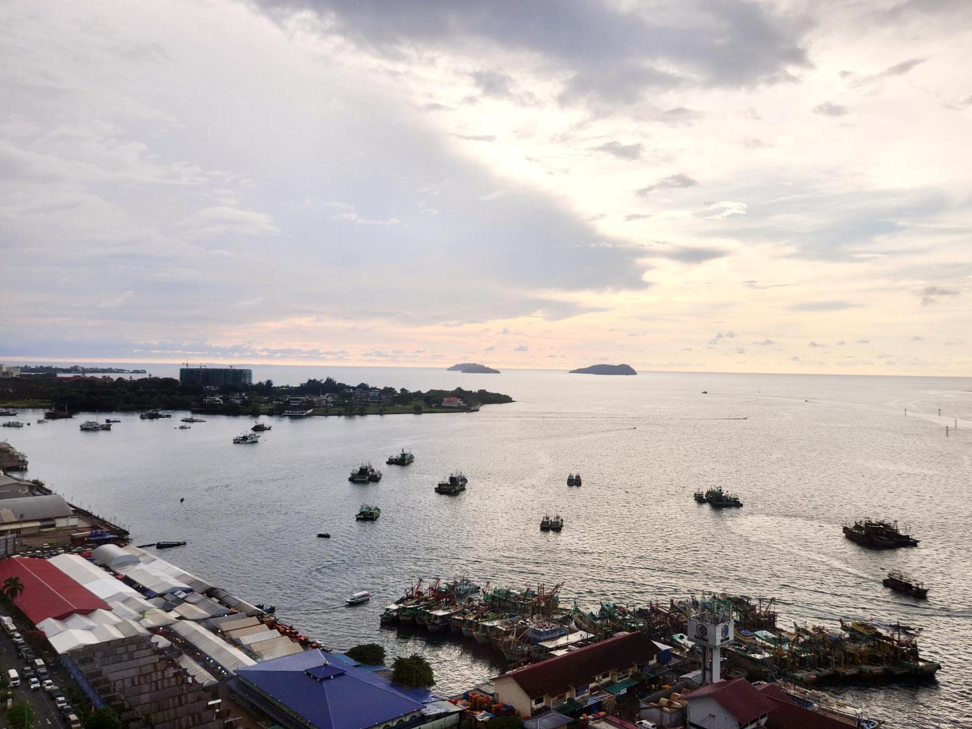The Shore Kota Kinabalu City Centre By Lw Suites Room photo